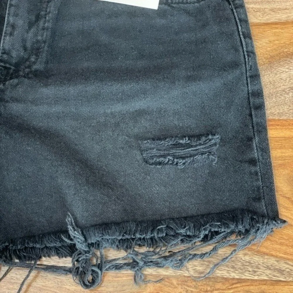 FOREVER‎ 21 Women Black Distressed Cutoff Denim Shorts Size 28 NWT